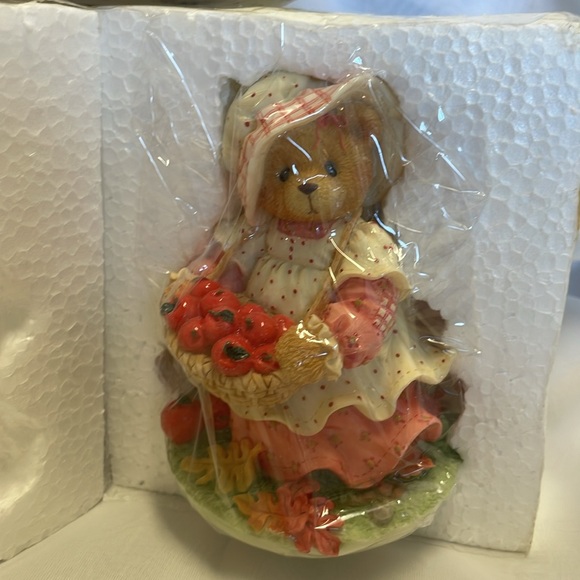 Cherished Teddies 4” ‘Autumn Brings A Season of Thanksgiving’ Figurine 1997 - Picture 2 of 4